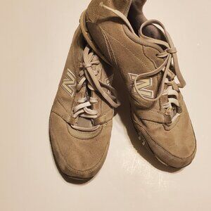 New Balance Women's 460 Style Gray Running Shoes - Size 8.5